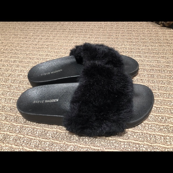 Steve Madden Slides - Picture 2 of 3